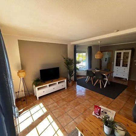 Ferienhaus-seenelke بيت للعطل *